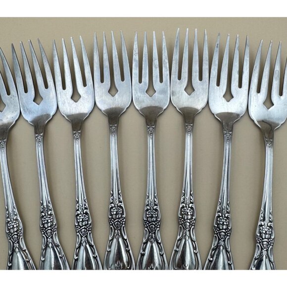 8 Oneida Distinction Deluxe KENNETT SQUARE Stainless Salad Forks - Picture 3 of 7